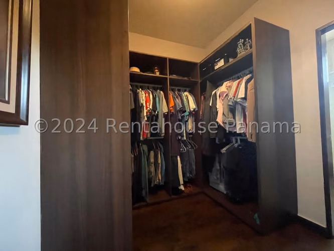 RR VENTA DE CASA EN CLAYTON EMBASSY CLUB
