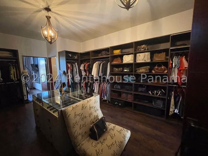 RR VENTA DE CASA EN CLAYTON EMBASSY CLUB
