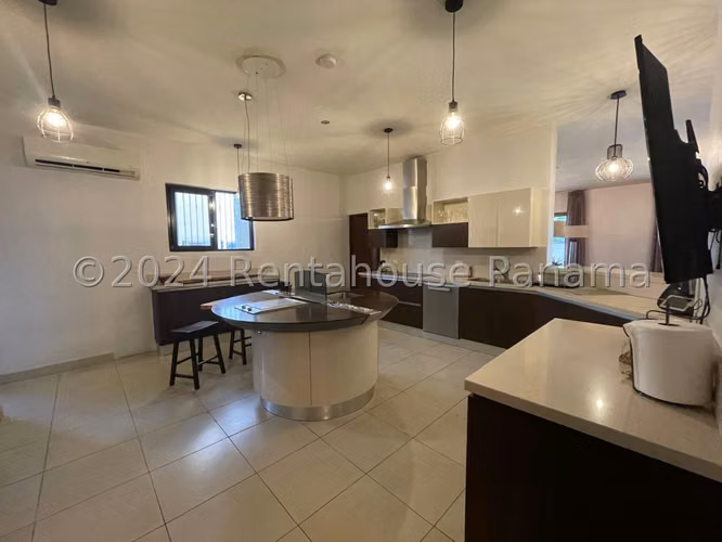 RR VENTA DE CASA EN CLAYTON EMBASSY CLUB