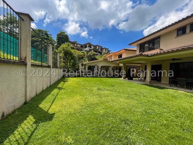 RR VENTA DE CASA EN CLAYTON EMBASSY CLUB