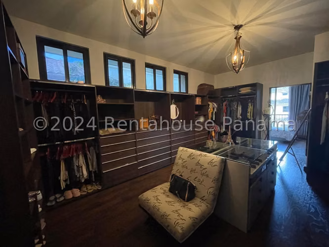 RR VENTA DE CASA EN CLAYTON EMBASSY CLUB