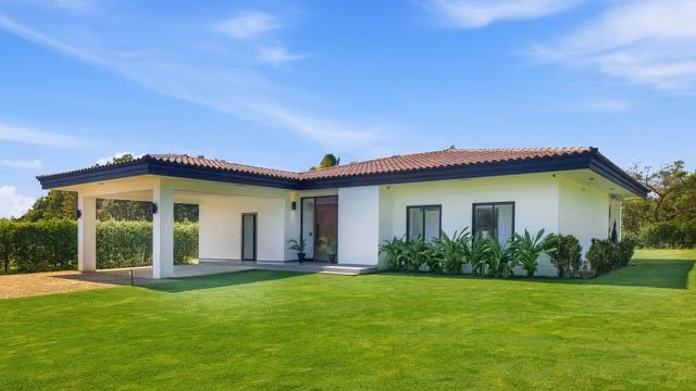 Casa de Playa a lado de Playa Blanca. 1883mts piscina $675,000.00neg - Imagen 5