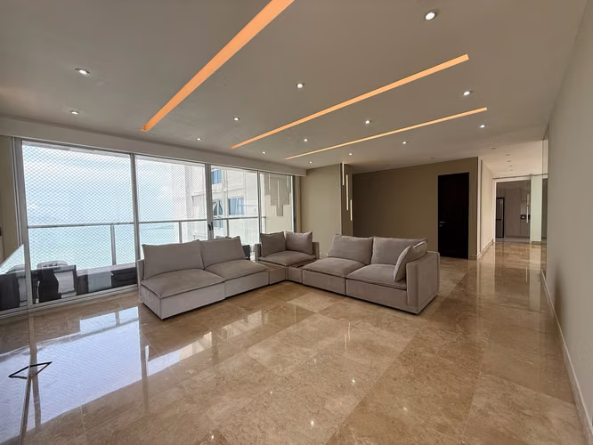 Penthouse Remodelado con Terraza en Q Tower, Punta Pacifica