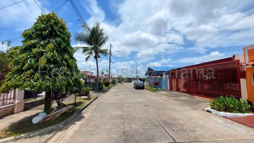 Venta de Casa en Campo Limberg Villa del Sol 206 Mts PD
