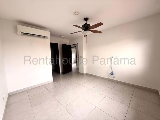 Alquiler de casa en Woodlands 27MVCH1345 - Imagen 4