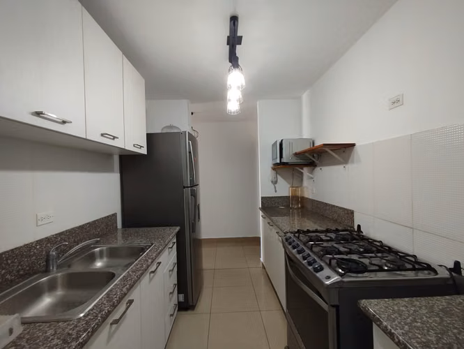Apartamento Semiamoblado en PH Metro View | 2 Recámaras y 2 Parking - Imagen 4