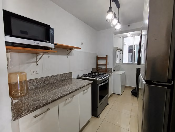 Apartamento Semiamoblado en PH Metro View | 2 Recámaras y 2 Parking - Imagen 3