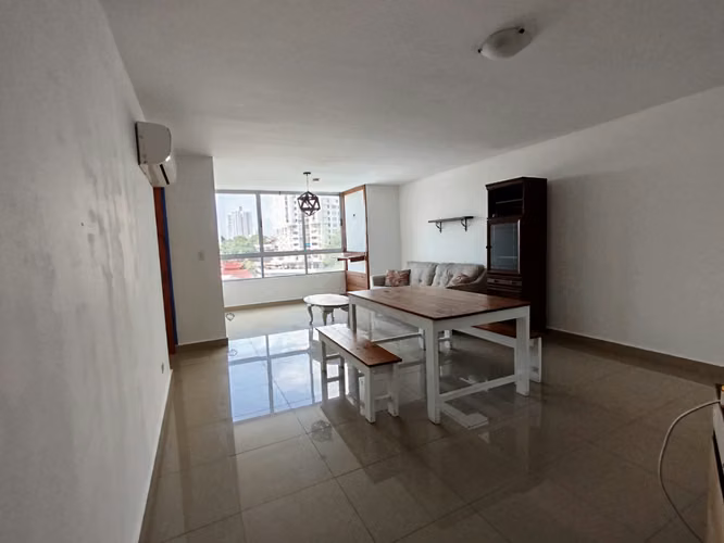 Apartamento Semiamoblado en PH Metro View | 2 Recámaras y 2 Parking