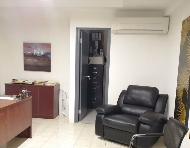 Edificio comercial en los Angeles  800 Mts2 I con 3 depósitos y 13 parking - Imagen 9
