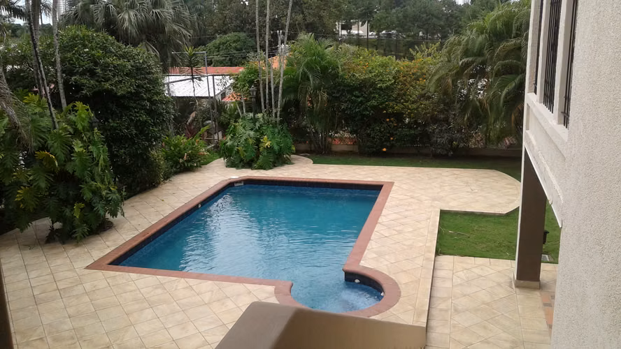 Casa en Venta y Alquiler – Hato Pintado, Lujosa y Remodelada - Imagen 8