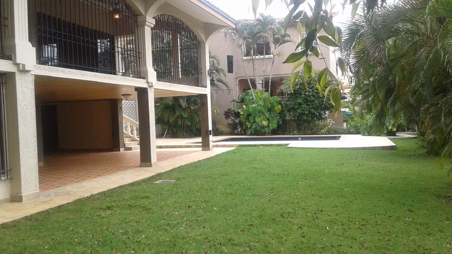Casa en Venta y Alquiler – Hato Pintado, Lujosa y Remodelada - Imagen 9