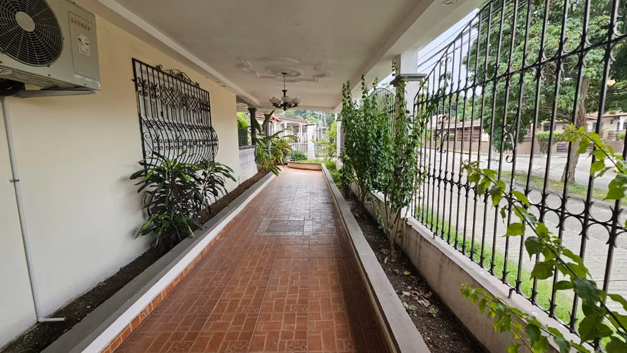 Casa Esquinera en Venta en Brisas del Golf | 347 m² | $230,000 - Imagen 16