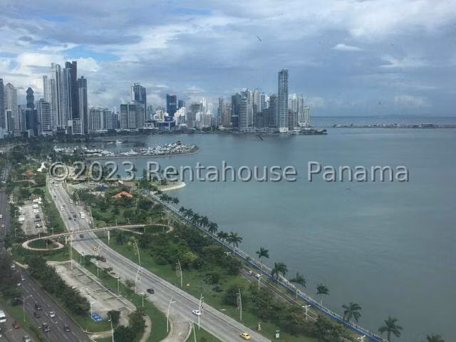 Alquiler de Oficina Comercial en Avenida Balboa G976GRR - Imagen 2