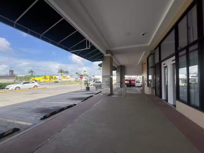 LOCAL COMERCIAL EN ALQUILER – BOULEVARD COSTA VERDE