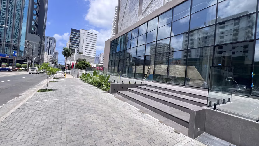 SE ALQUILAN LOCALES COMERCIALES EN P.H. THE HUB - AF - Imagen 3