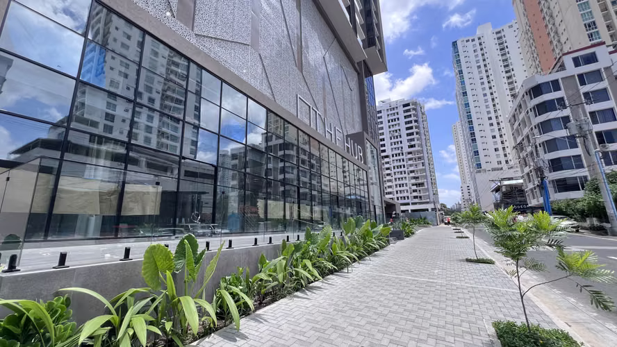 SE ALQUILAN LOCALES COMERCIALES EN P.H. THE HUB - AF - Imagen 4