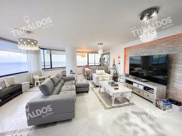 Remodeled apartment for sale in Coco del Mar