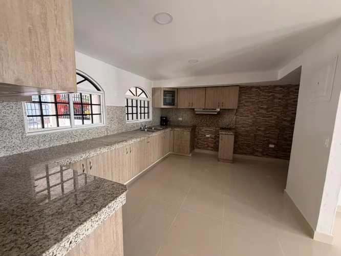 NC120 Se vende amplia y cómoda casa ubicada en Villa Zaita - Imagen 14
