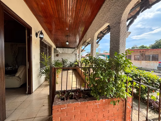 Oportunidad de Inversión: Amplia Casa en Venta – Villa Rica - Imagen 9