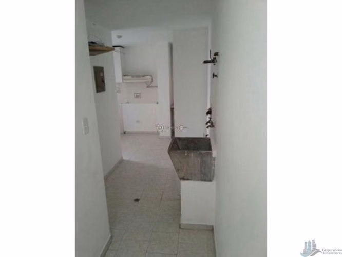 Céntrico habitación con baño privado y estacionamiento