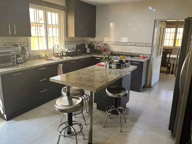 C2596J SE VENDE AMPLIA CASA EN ALTOS DE PANAMA - Imagen 5