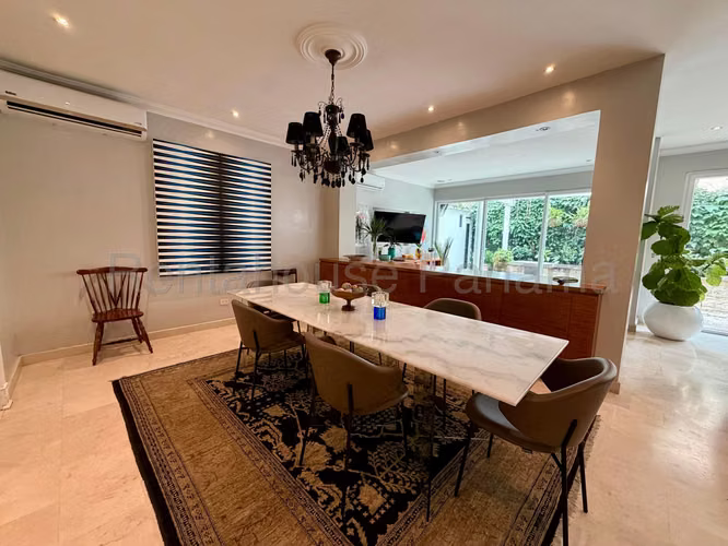 Vendo Casa de 265 m² en PH Palmeras del Este, Costa del Este 27-631GG