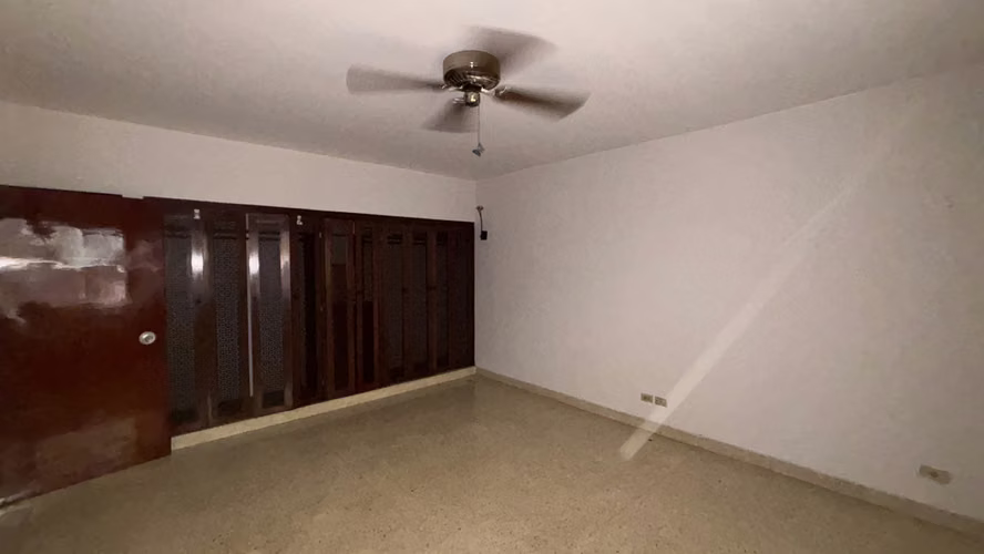 RESIDENCIA EN EL CARMEN - UNA PLANTA Y DISTRIBUCIÓN ESPACIOSA - RM