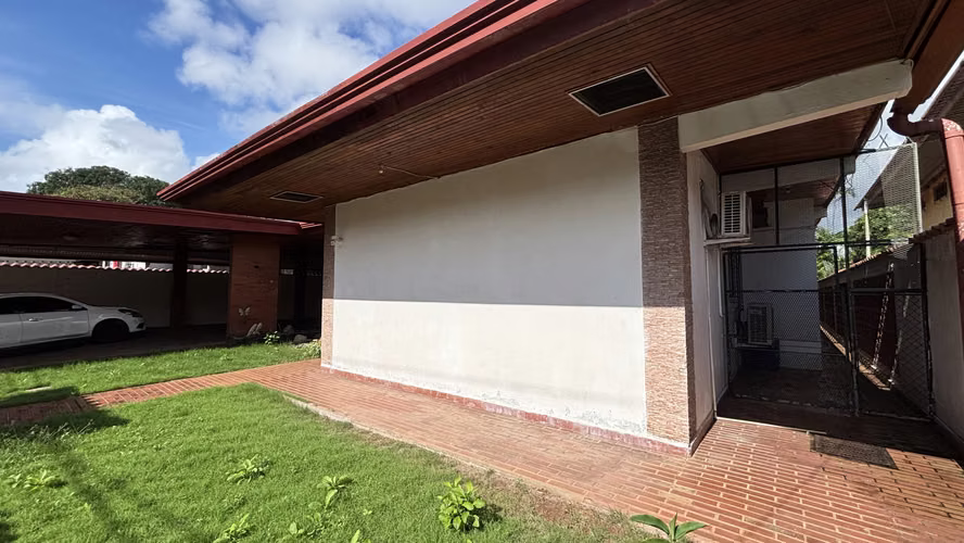 RESIDENCIA EN EL CARMEN - UNA PLANTA Y DISTRIBUCIÓN ESPACIOSA - RM