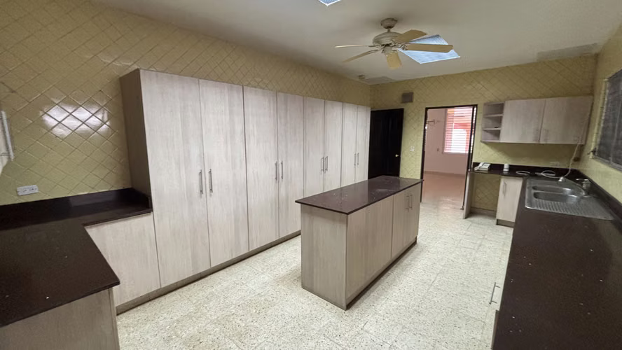 RESIDENCIA EN EL CARMEN - UNA PLANTA Y DISTRIBUCIÓN ESPACIOSA - RM