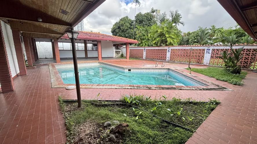 RESIDENCIA EN EL CARMEN - UNA PLANTA Y DISTRIBUCIÓN ESPACIOSA - RM