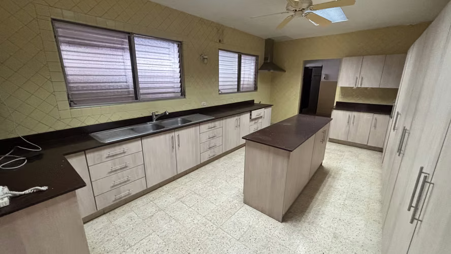 RESIDENCIA EN EL CARMEN - UNA PLANTA Y DISTRIBUCIÓN ESPACIOSA - RM