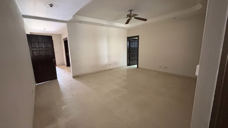 RESIDENCIA EN EL CARMEN - UNA PLANTA Y DISTRIBUCIÓN ESPACIOSA - RM