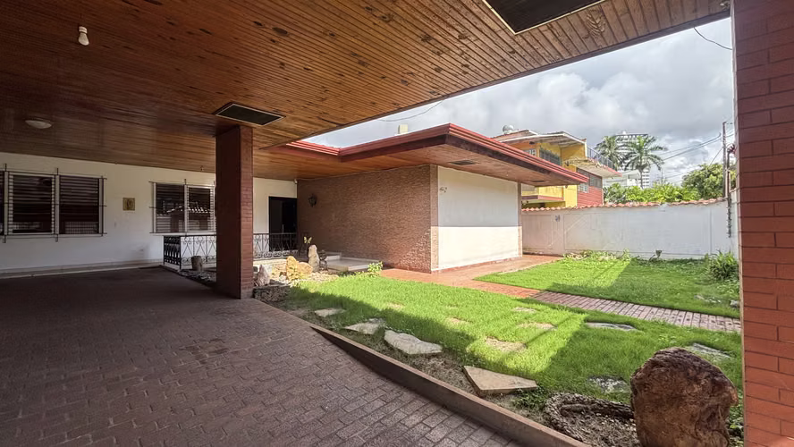 RESIDENCIA EN EL CARMEN - UNA PLANTA Y DISTRIBUCIÓN ESPACIOSA - RM