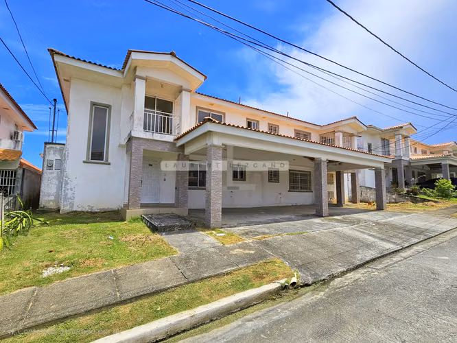 Venta de Casa con Patio en Versalles Oeste. La Chorrera. Se reciben ofertas