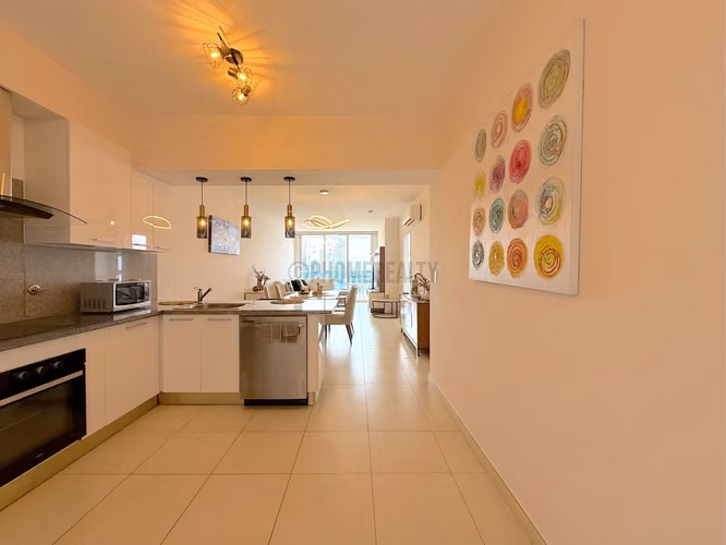 Apartamento Amoblado de 2 Recámaras en Alquiler en Avenida Balboa – 137 m² con Vista al Mar - Imagen 2