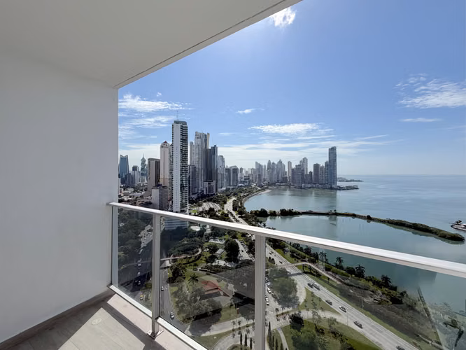 Apartamento Amoblado de 2 Recámaras en Alquiler en Avenida Balboa – 119 m² con Vista al Mar - Imagen 11