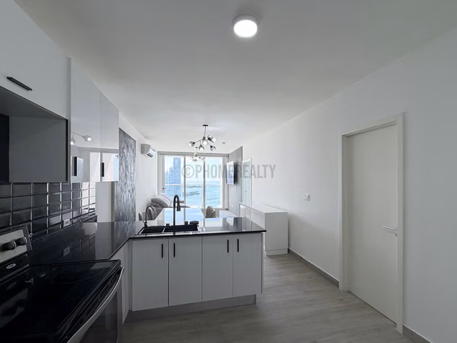 Apartamento Amoblado de 2 Recámaras en Alquiler en Avenida Balboa – 119 m² con Vista al Mar - Imagen 1