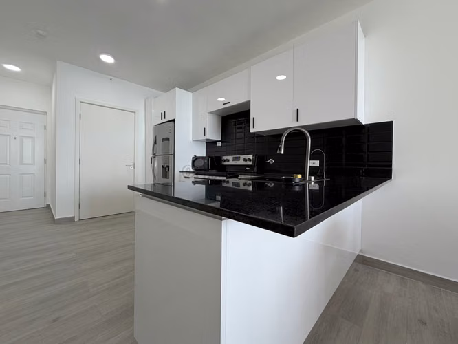 Apartamento Amoblado de 2 Recámaras en Alquiler en Avenida Balboa – 119 m² con Vista al Mar - Imagen 4