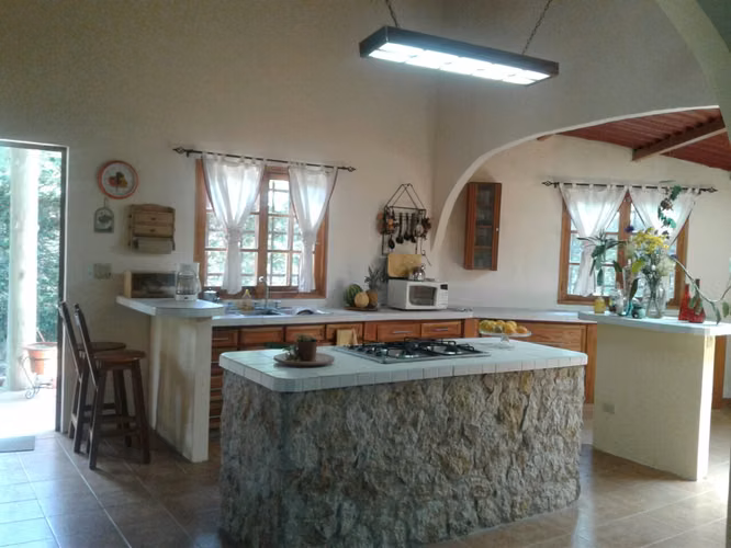 El Valle. 1975mts 2r 2.5b quebrada. Sobre la via principal $575,000.00 - Imagen 4