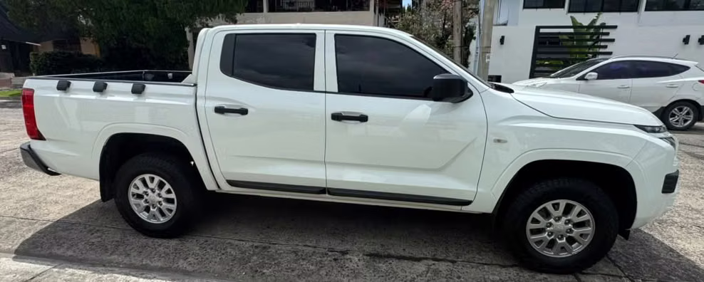 L 200 MANUAL 2025 EN 23,895 al CREDITO o al CONTADO - Imagen 5