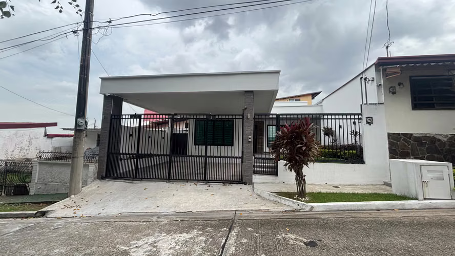 SE ALQUILA - CASA TOTALMENTE REMODELADA EN CERRO VIENTO - RM - Imagen 12