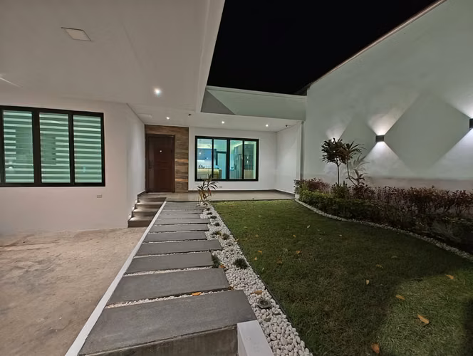 SE ALQUILA - CASA TOTALMENTE REMODELADA EN CERRO VIENTO - RM - Imagen 2