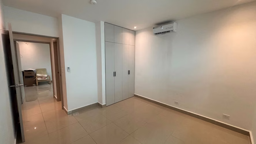SE ALQUILA - CASA TOTALMENTE REMODELADA EN CERRO VIENTO - RM - Imagen 10