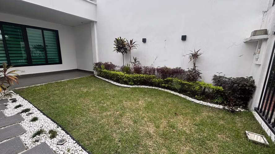 SE ALQUILA - CASA TOTALMENTE REMODELADA EN CERRO VIENTO - RM - Imagen 3