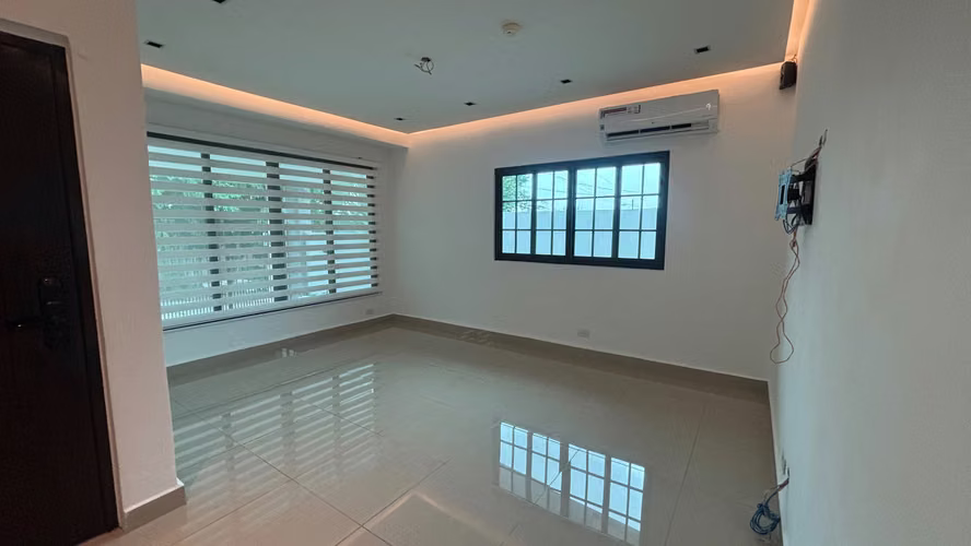 SE ALQUILA - CASA TOTALMENTE REMODELADA EN CERRO VIENTO - RM - Imagen 5