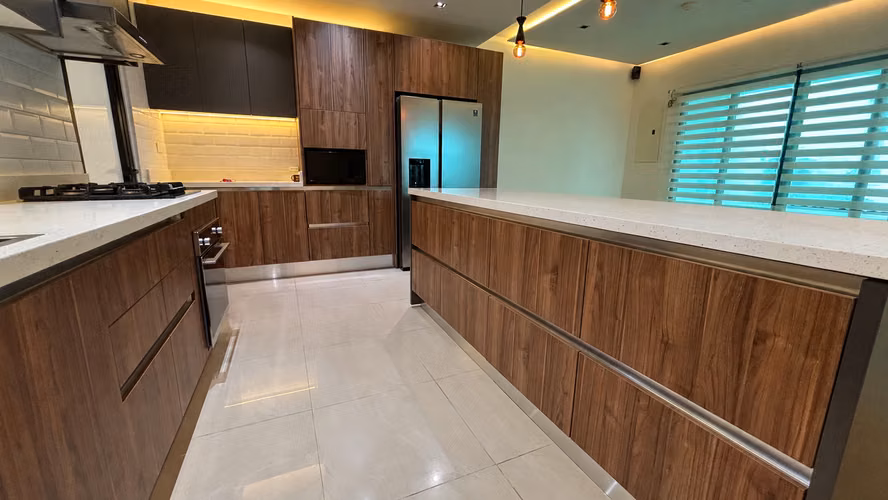 SE ALQUILA - CASA TOTALMENTE REMODELADA EN CERRO VIENTO - RM - Imagen 7