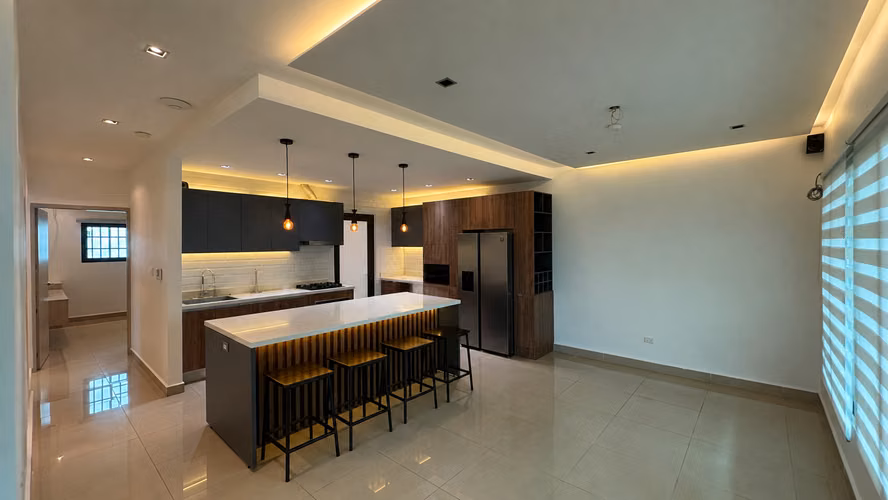 SE ALQUILA - CASA TOTALMENTE REMODELADA EN CERRO VIENTO - RM - Imagen 6