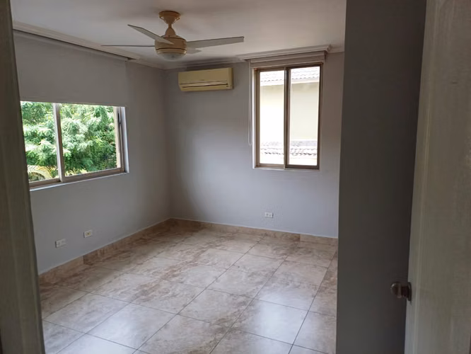 Venta de hermosa casa en Clayton - Imagen 5
