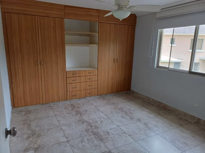 Venta de hermosa casa en Clayton - Imagen 13