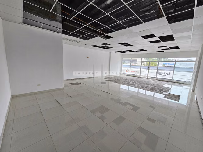 Venta de Local Comercial en Condado del Rey - Primer Piso. Haga una oferta - Imagen 2